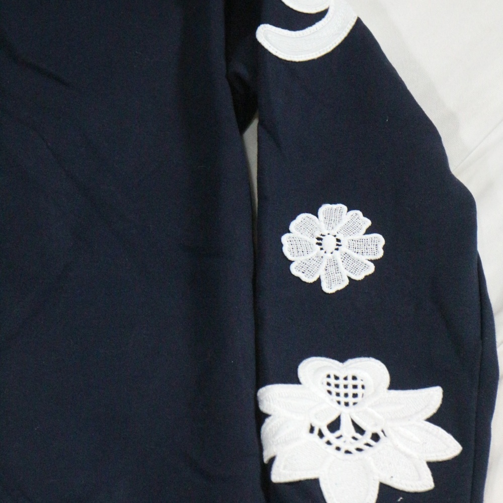 VICTORIA BECKHAM Floral Lace Appliqué Sweatshirt - Picture 6 of 8